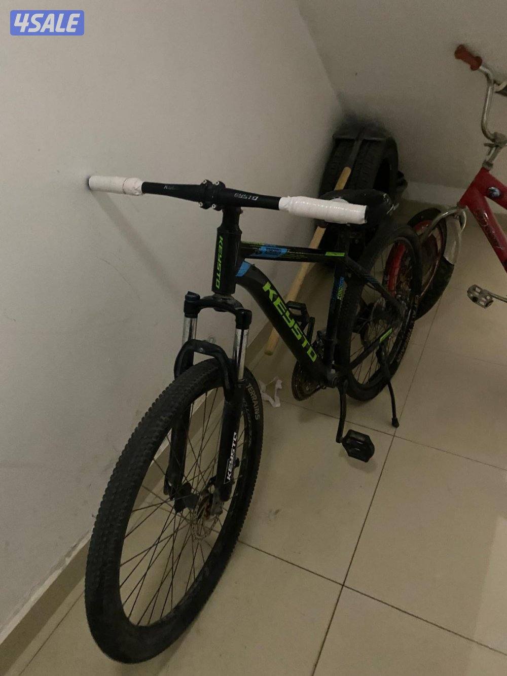 قاريه ما في شي بس البريكات شيلهم بيعه سريعه1