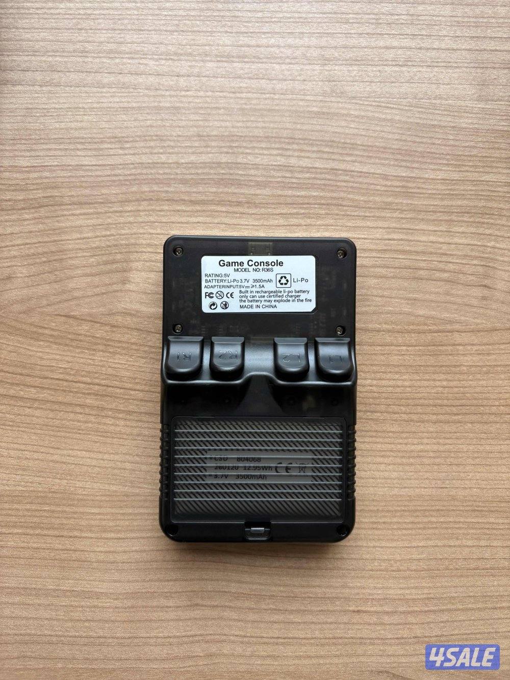 R36s retro gaming console4