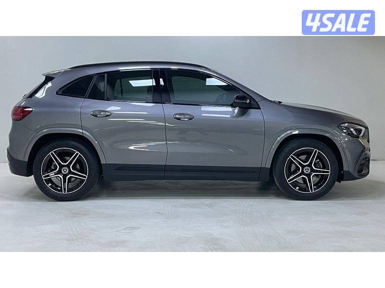 Mercedes-Benz GLA4