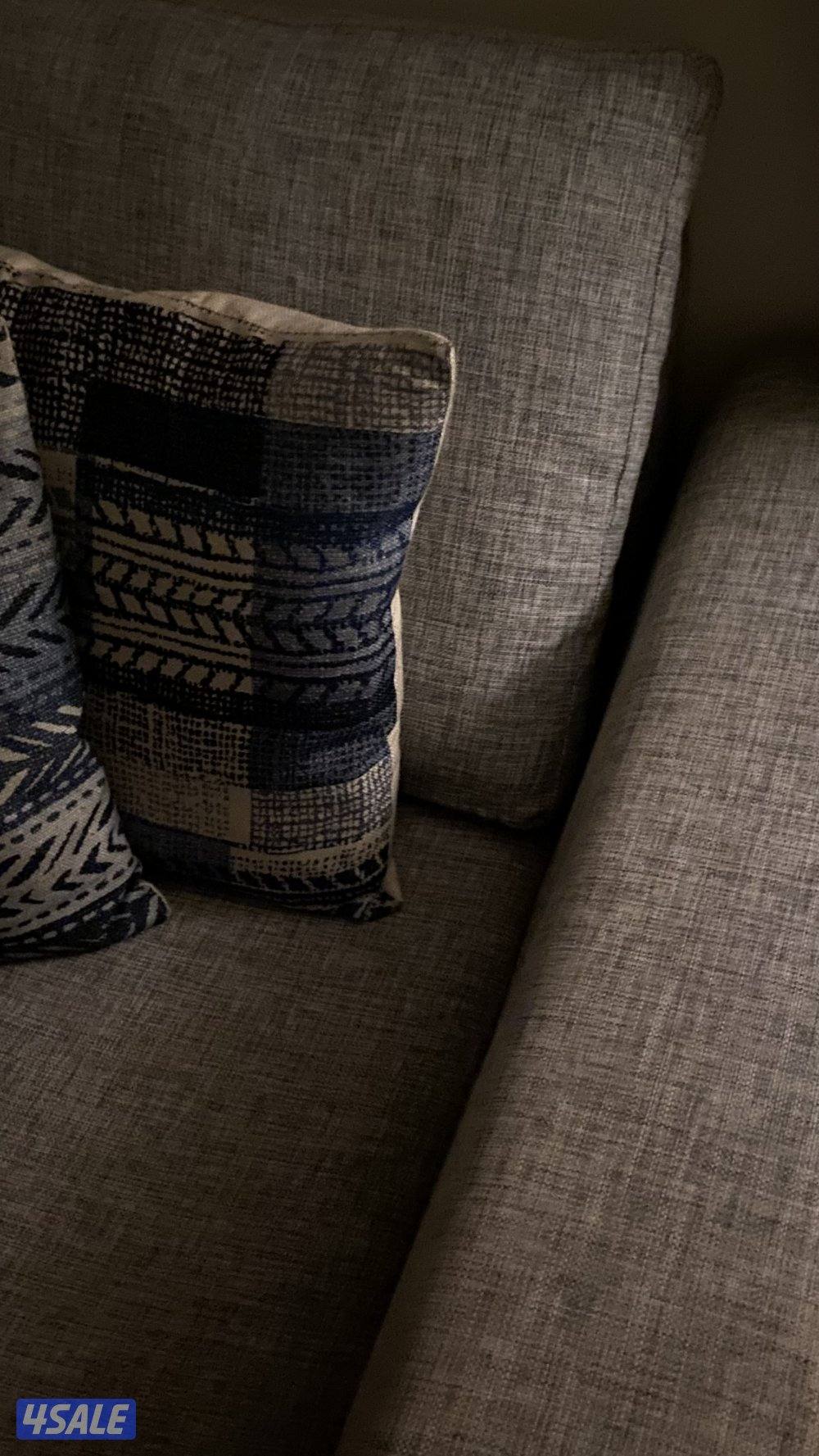 كرسي مفرد نظيف جدًا0