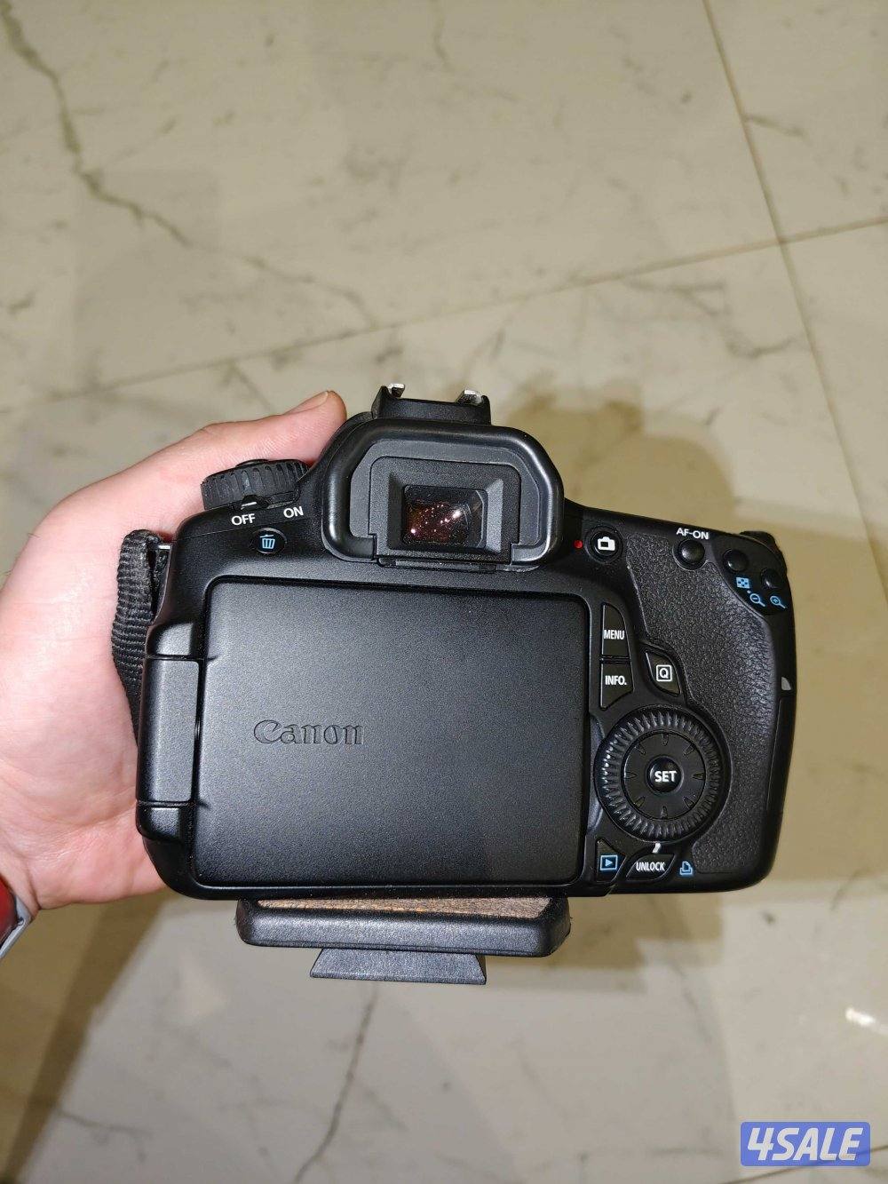 Camera 60D Body ONLY and comes with equipment for free1