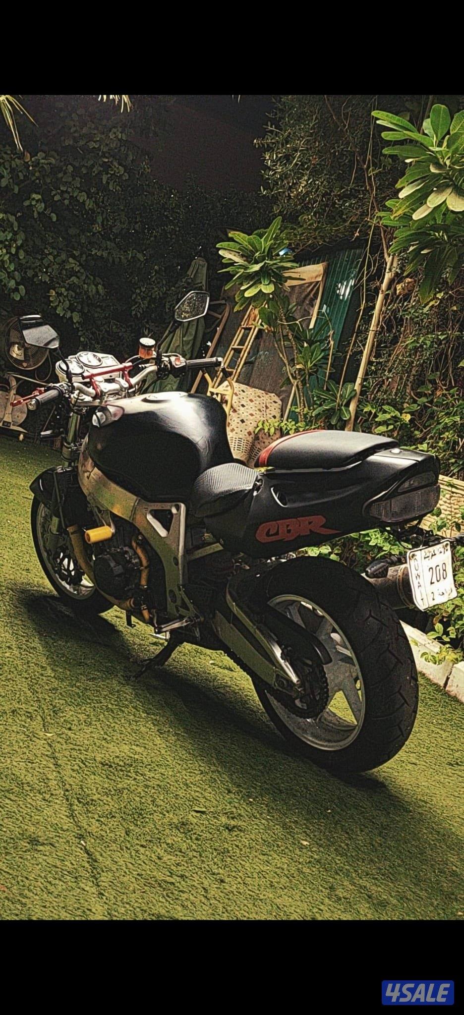 للبيع او البدل هوندا  900 CRB موديل 99
ماشي 852