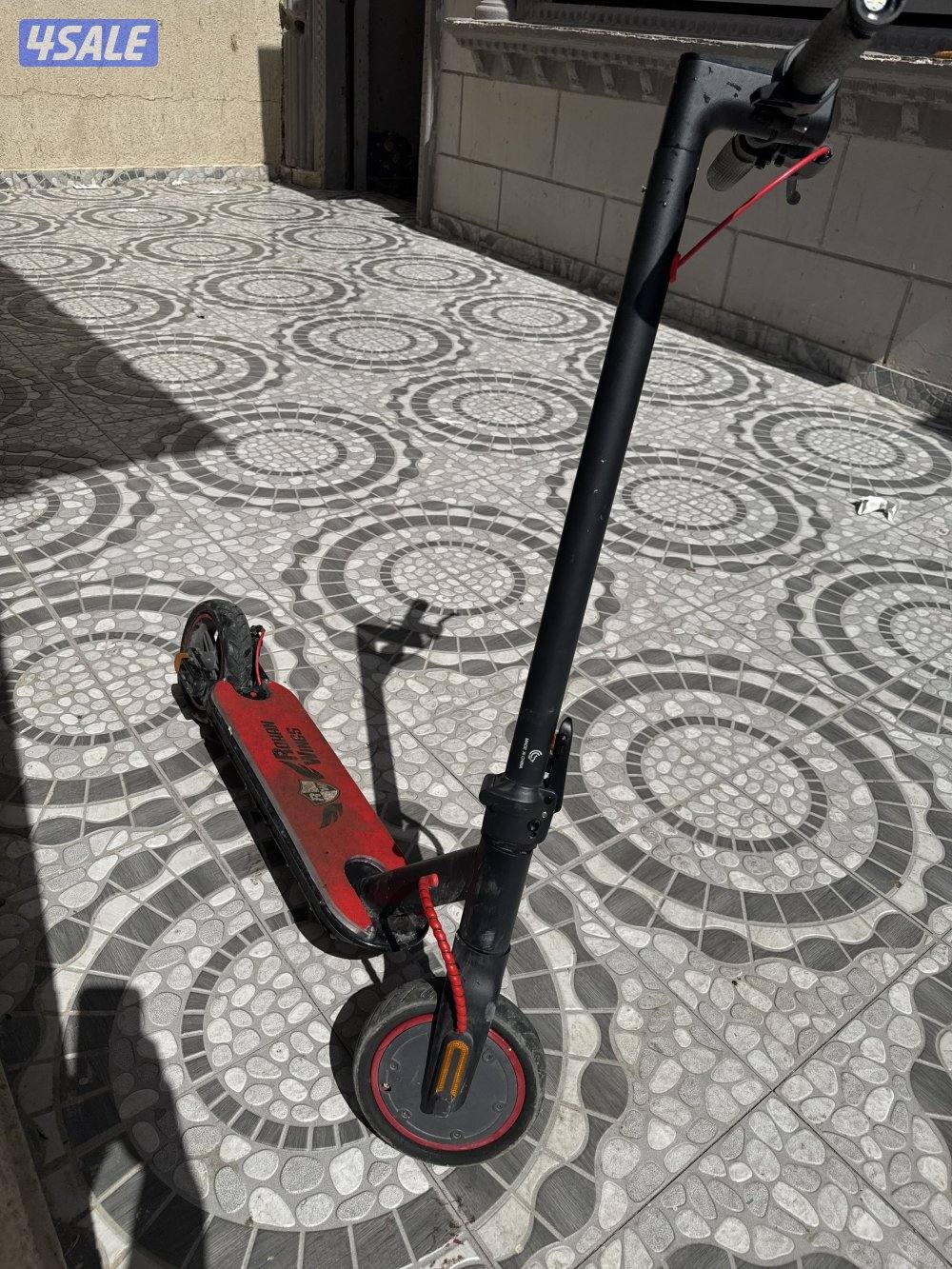 سكوتر حلوو سريع فيه مشكلة السكان يتحرك و التاير منسم شوي1