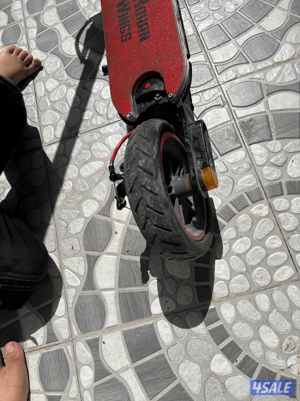 سكوتر حلوو سريع فيه مشكلة السكان يتحرك و التاير منسم شوي2