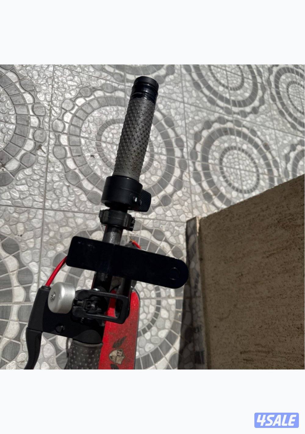 سكوتر حلوو سريع فيه مشكلة السكان يتحرك و التاير منسم شوي3