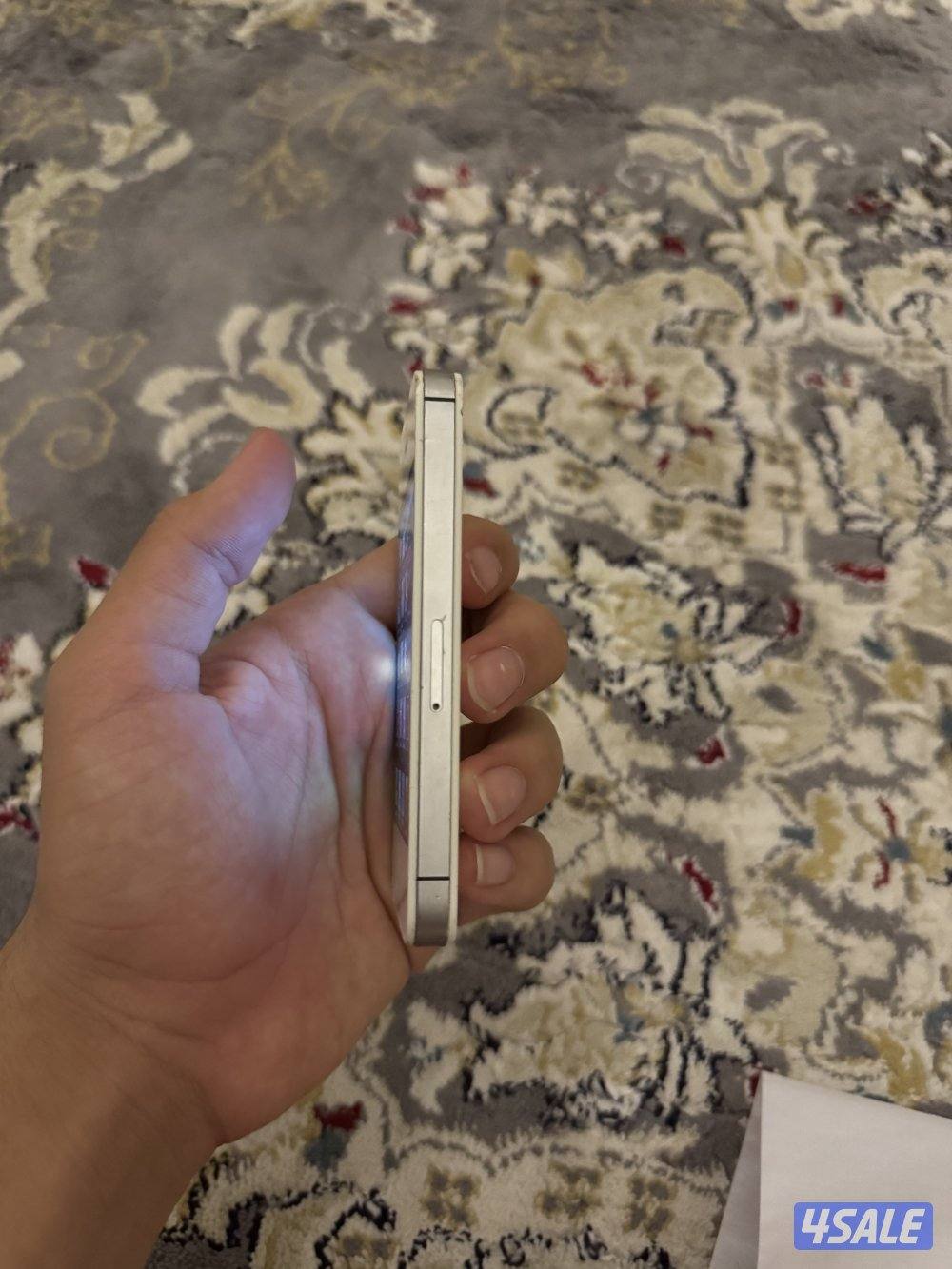 ايفون ٤ اس - ١٦ جيجا - حاله ممتازه جدا - مو مبدل شيء0