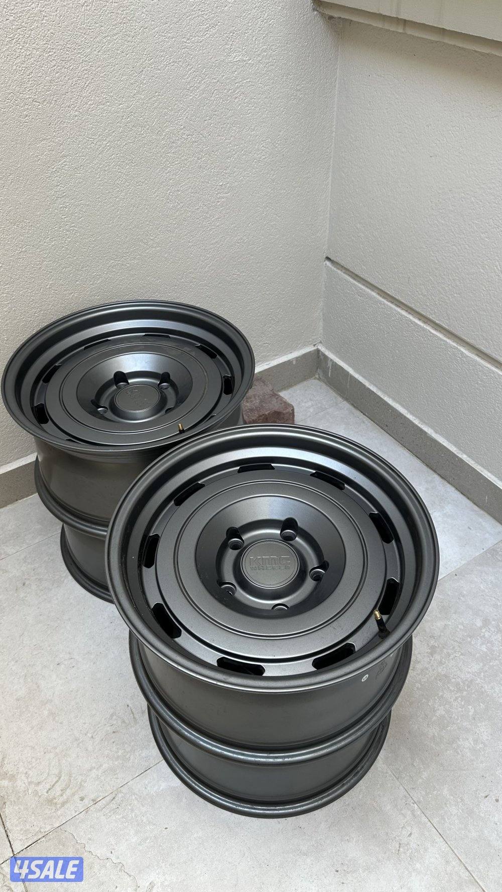 نظاف وجديده وعلى الشرط ولا يدق ويرسل الا الصامل مقاس 170