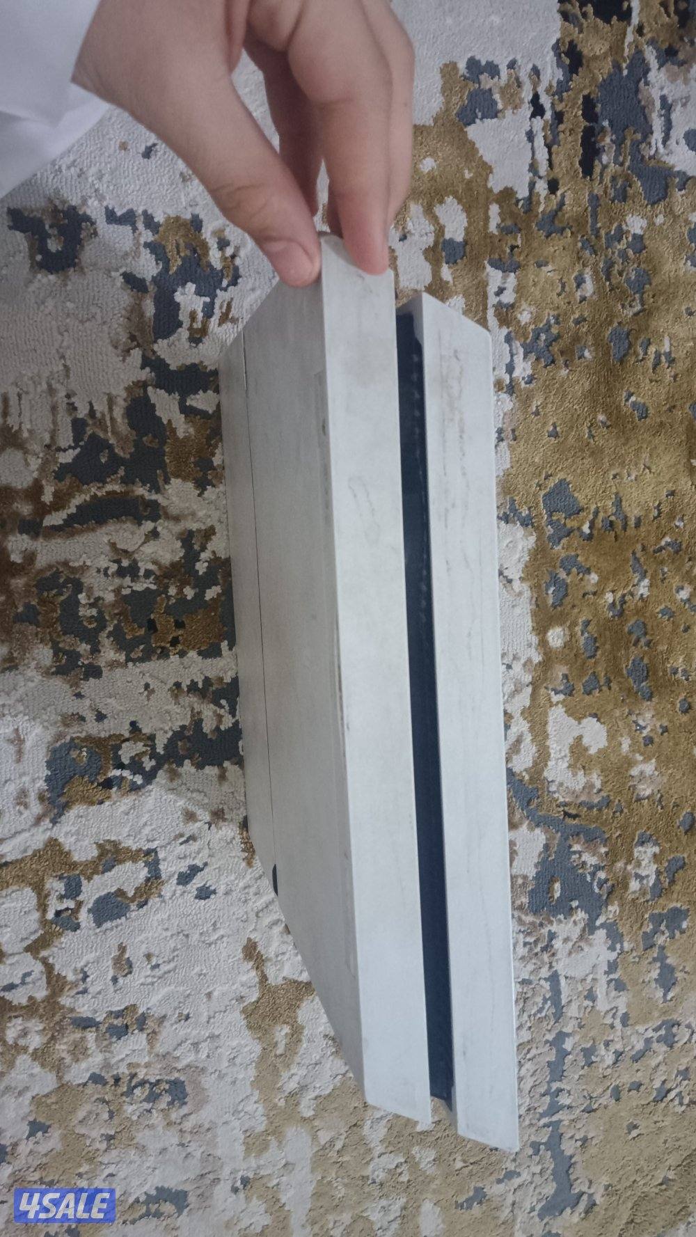 سوني فور فات مستعمل مع يده وفيفا 24 وفيفا 21 ولعبه سيارات ومصارعه ٢٠١٦1