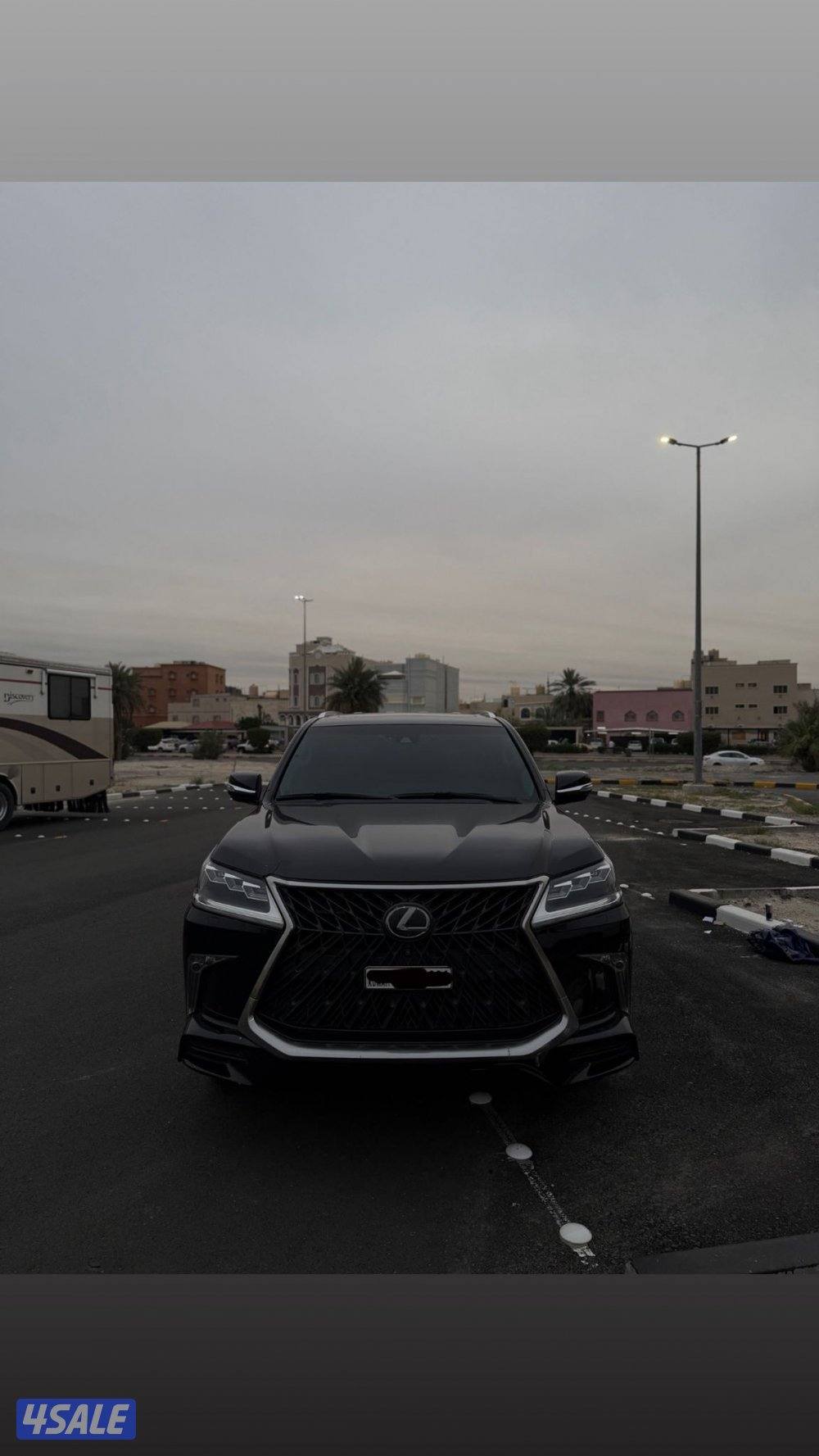 لكزس LX570 الساير 2018 سبورت بحاله الوكاله عداد 100 الف1