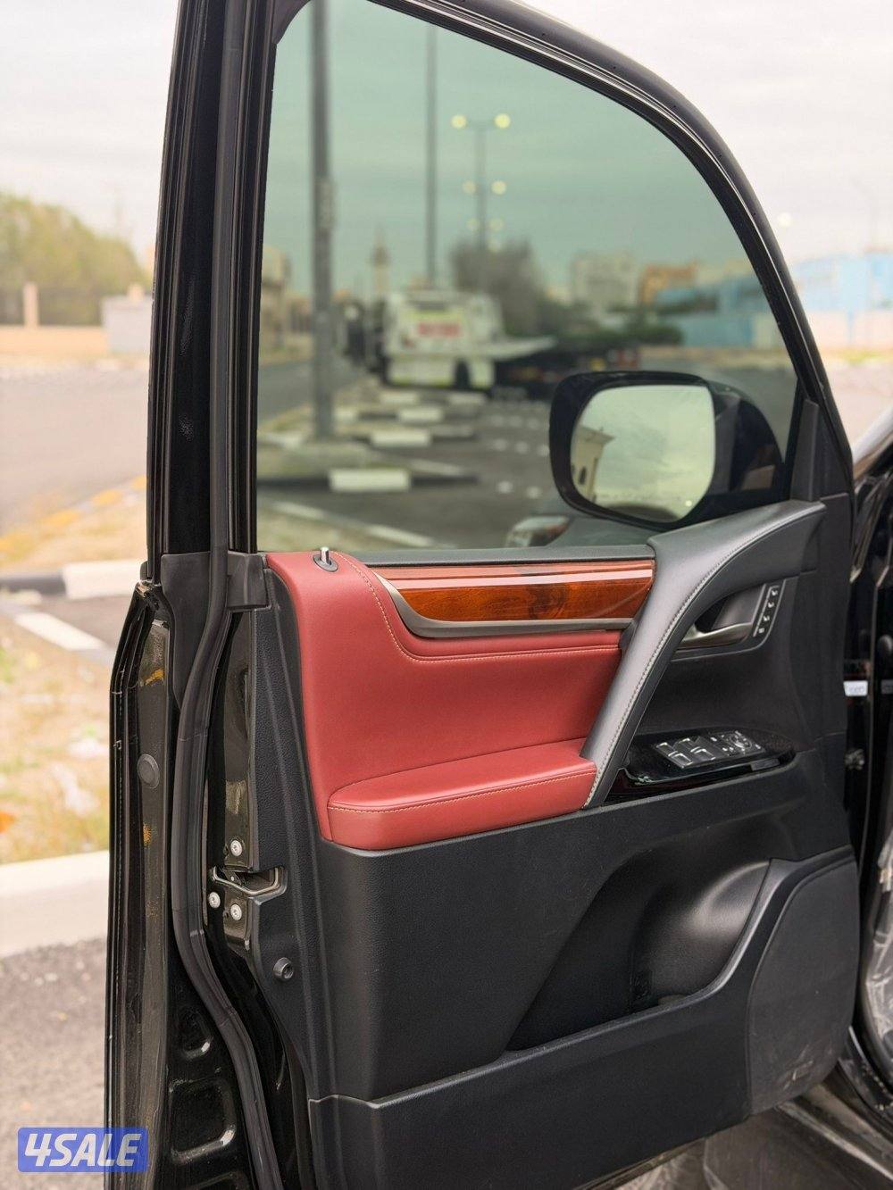 لكزس LX570 الساير 2018 سبورت بحاله الوكاله عداد 100 الف2