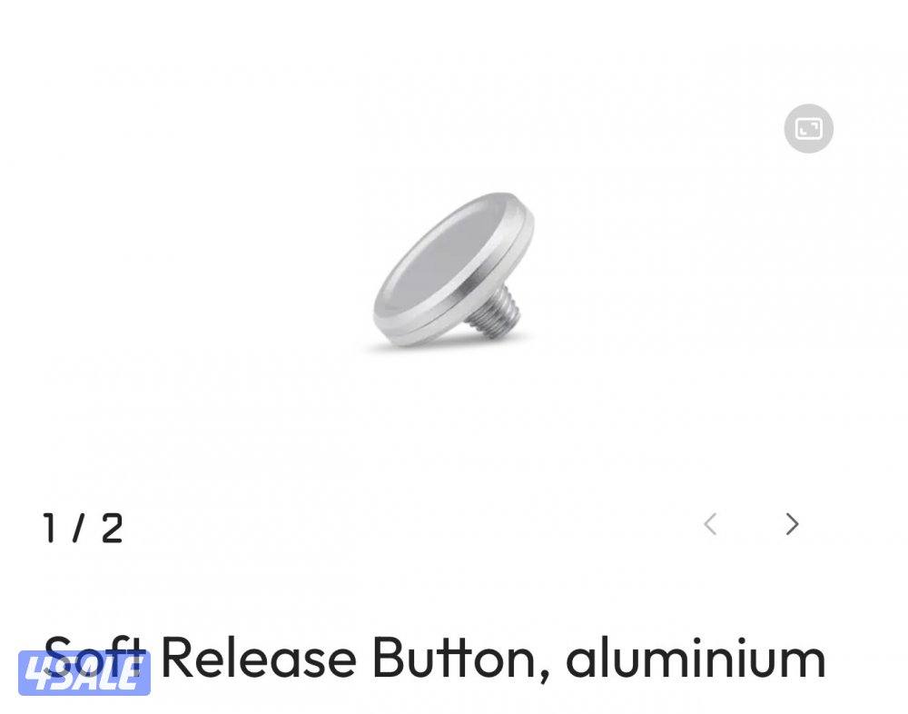 Leica Q3 Camera with full Accessories. Like new camera8