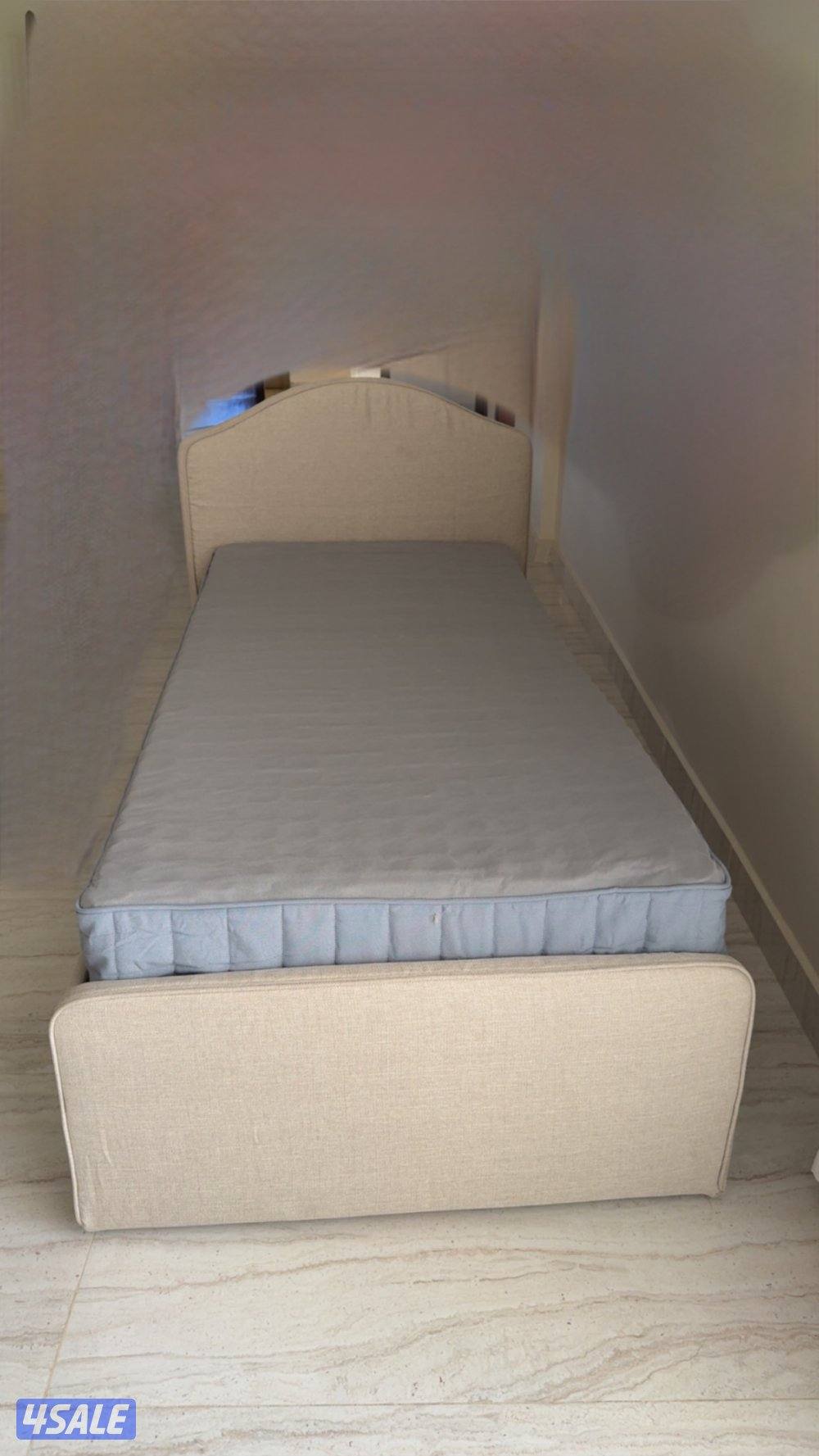 سريرين للبيع استعمال خفيف ٥ شهور نفر واحد ٩٠ ب ٢٠٠ مع دوشق مريح1