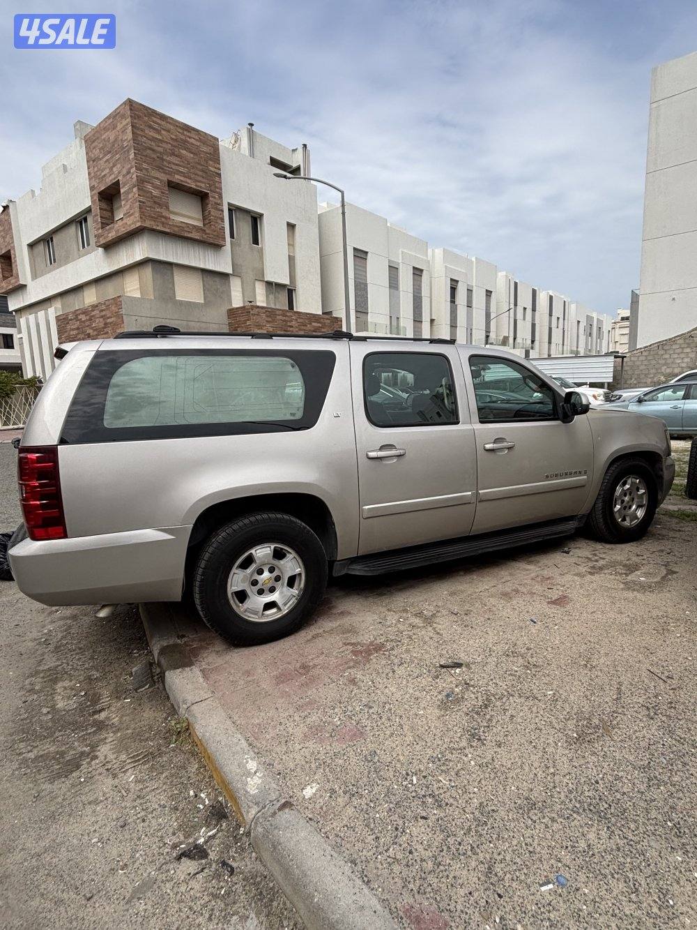 للبيع شيفروليه سوبربان ذهبي موديل ٢٠٠٩1