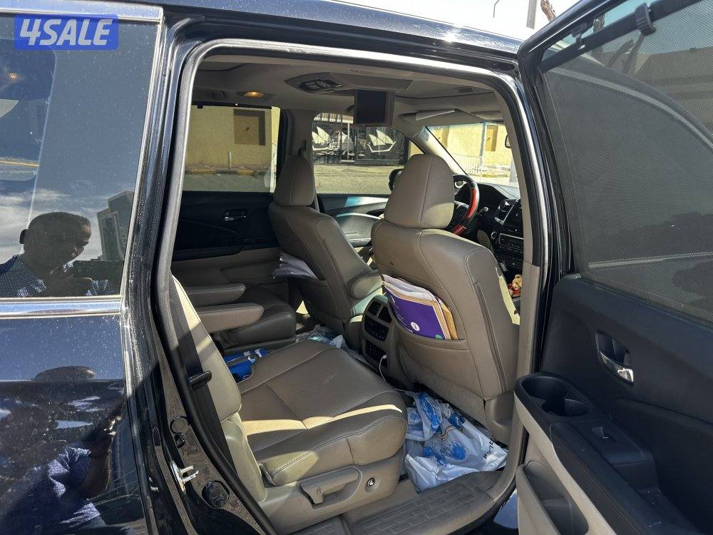 Honda pilot touring mileage 123000 black very good condition serviced10