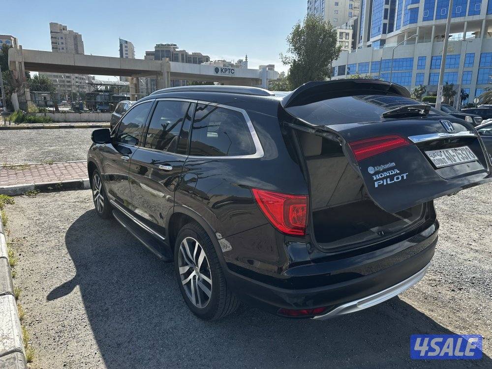 Honda pilot touring mileage 123000 black very good condition serviced12