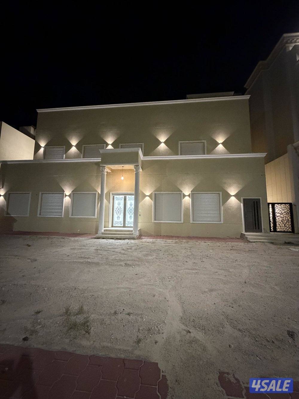 للبيع بيت في الوفره السكنية جديد لم يسكن بطن وظهر ق٧ دورين0