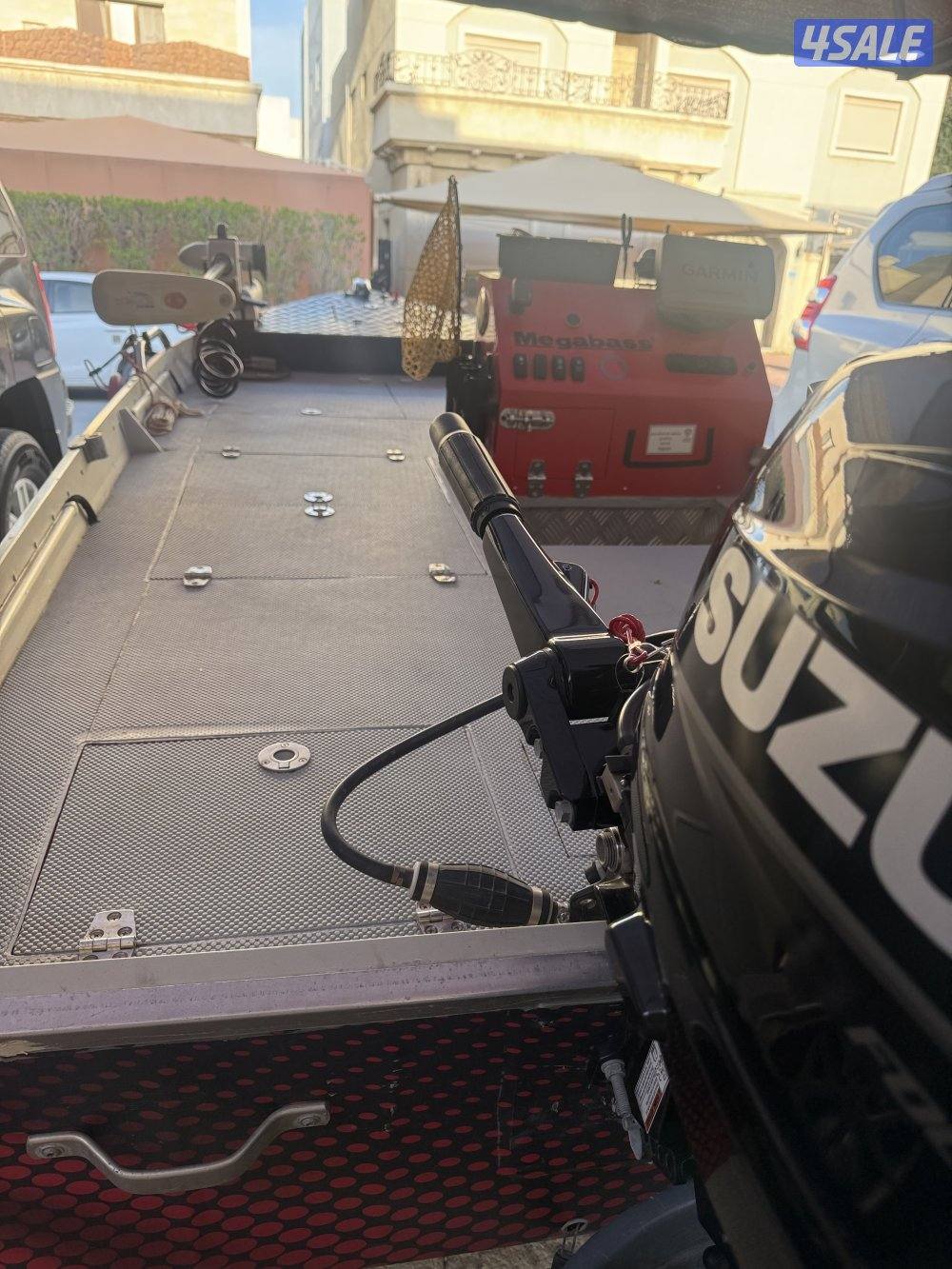 طراد المينيوم متعوب عليه ١٢ قدم2