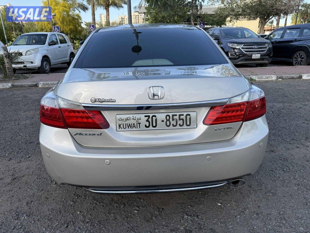 هوندا اكورد ذهبي  موديل ٢٠١٣0