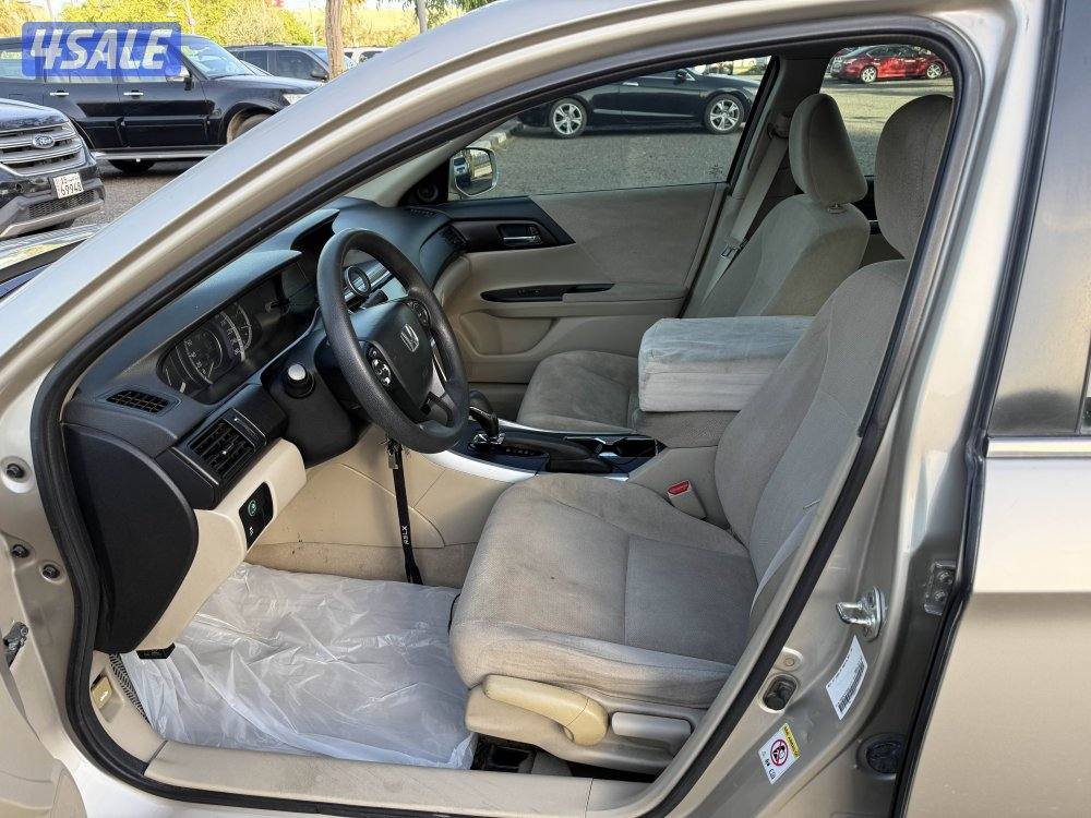 هوندا اكورد ذهبي  موديل ٢٠١٣2