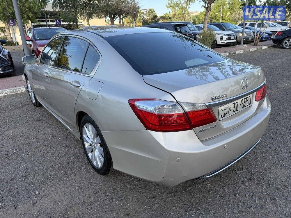 هوندا اكورد ذهبي  موديل ٢٠١٣5