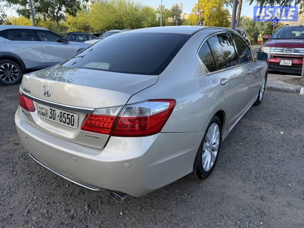 هوندا اكورد ذهبي  موديل ٢٠١٣7