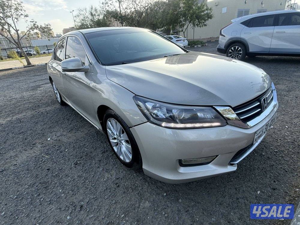 هوندا اكورد ذهبي  موديل ٢٠١٣11