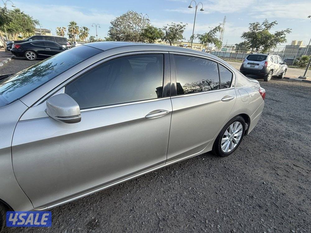 هوندا اكورد ذهبي  موديل ٢٠١٣13