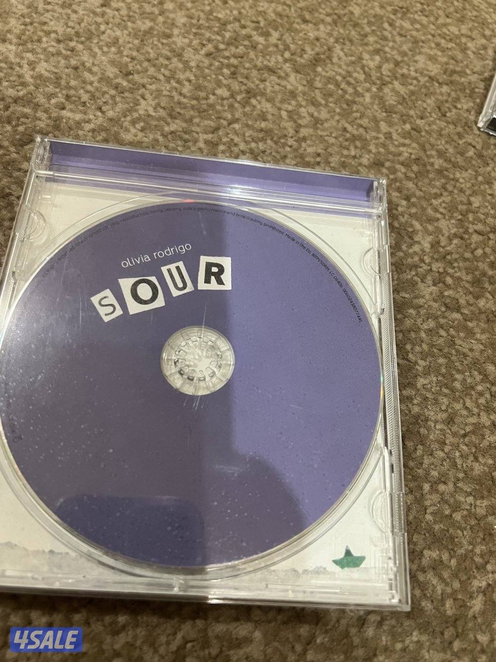 جهاز سي دي مع اشرطة سي دي0