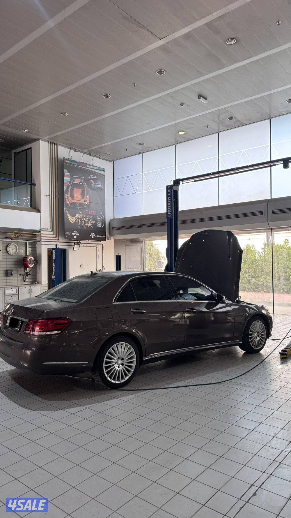 للبيع E200 مخزن ممشى 493