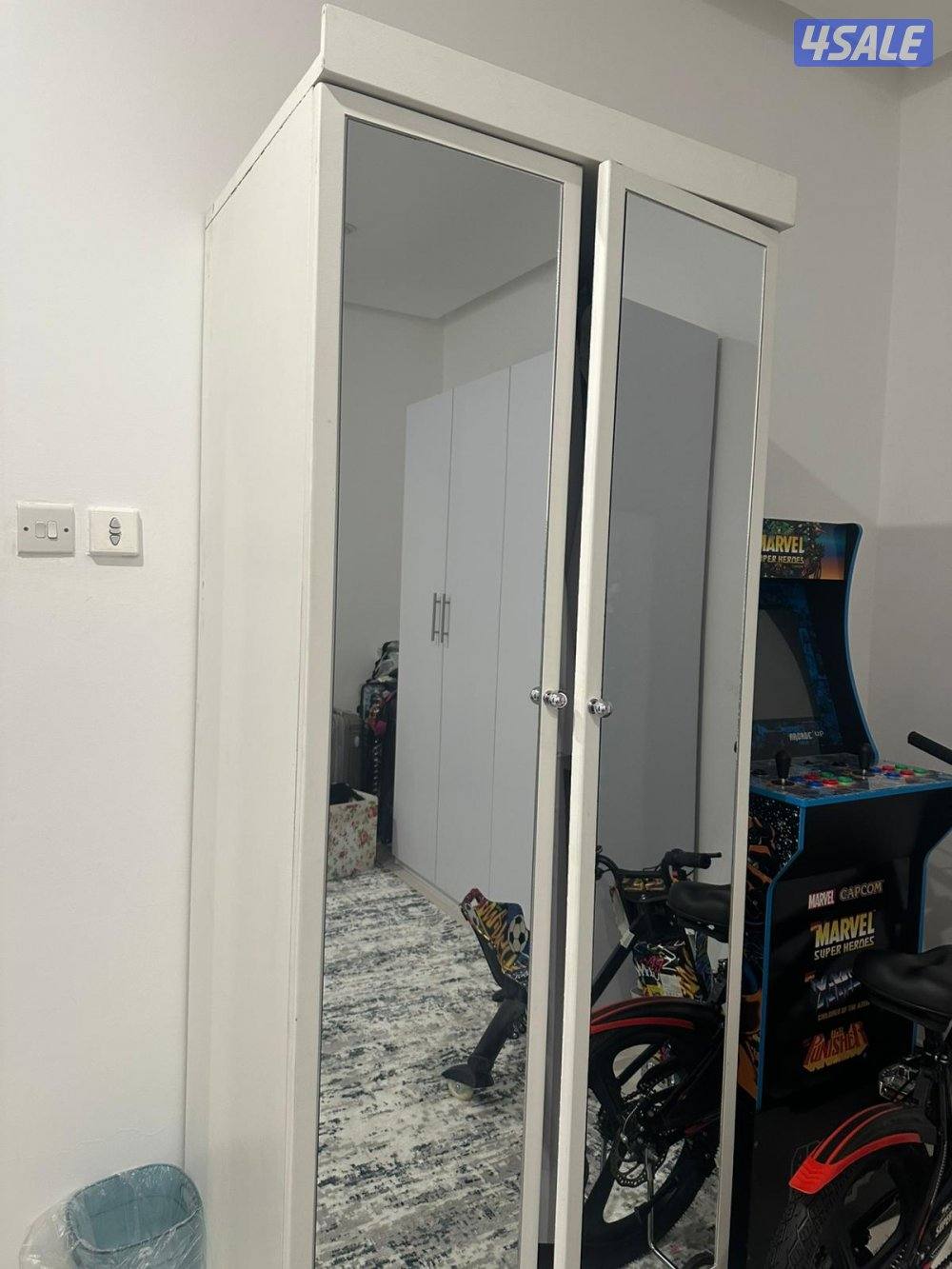 كبتين مع بعض1