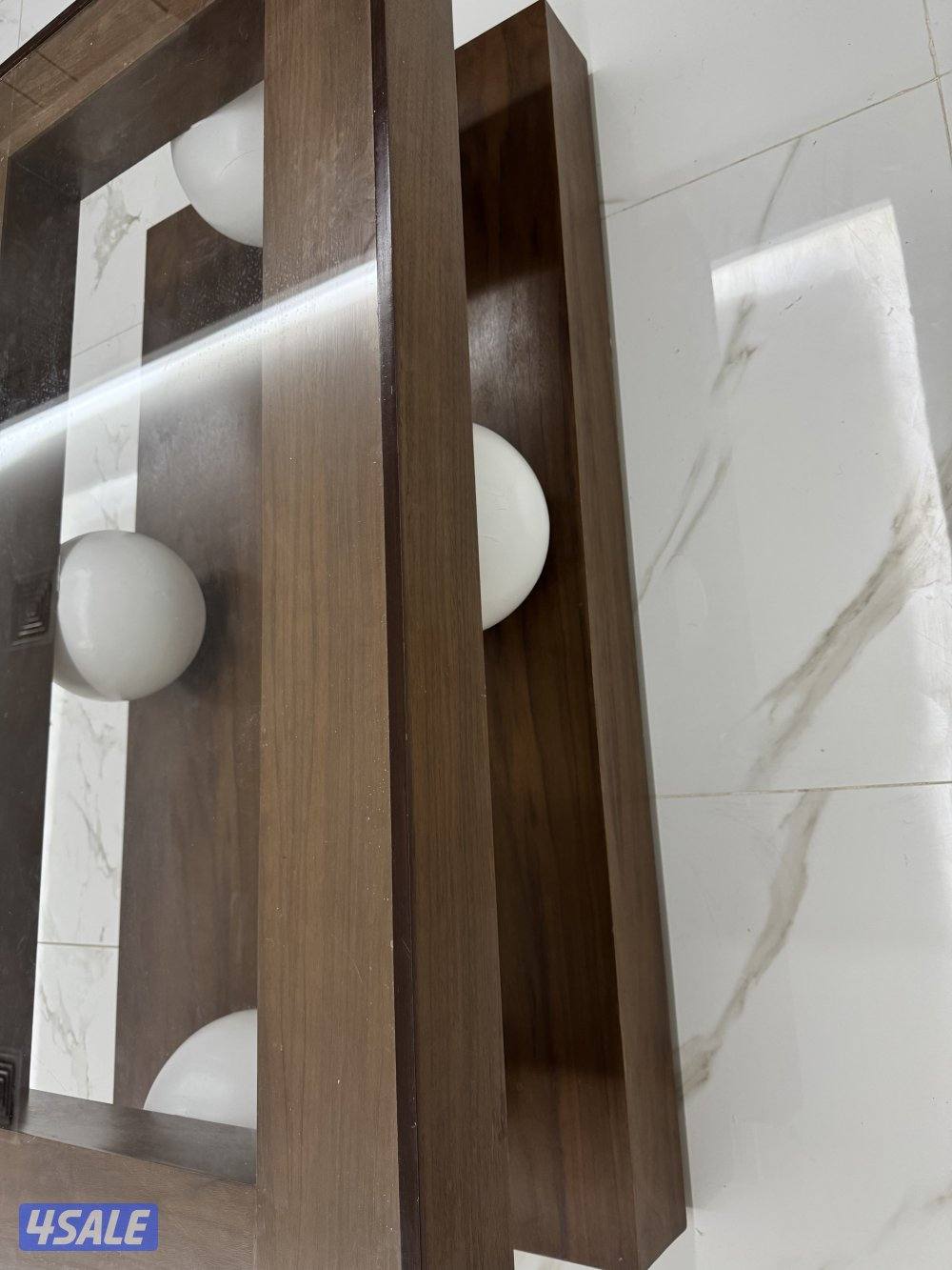 للبيع طاوله خشب1