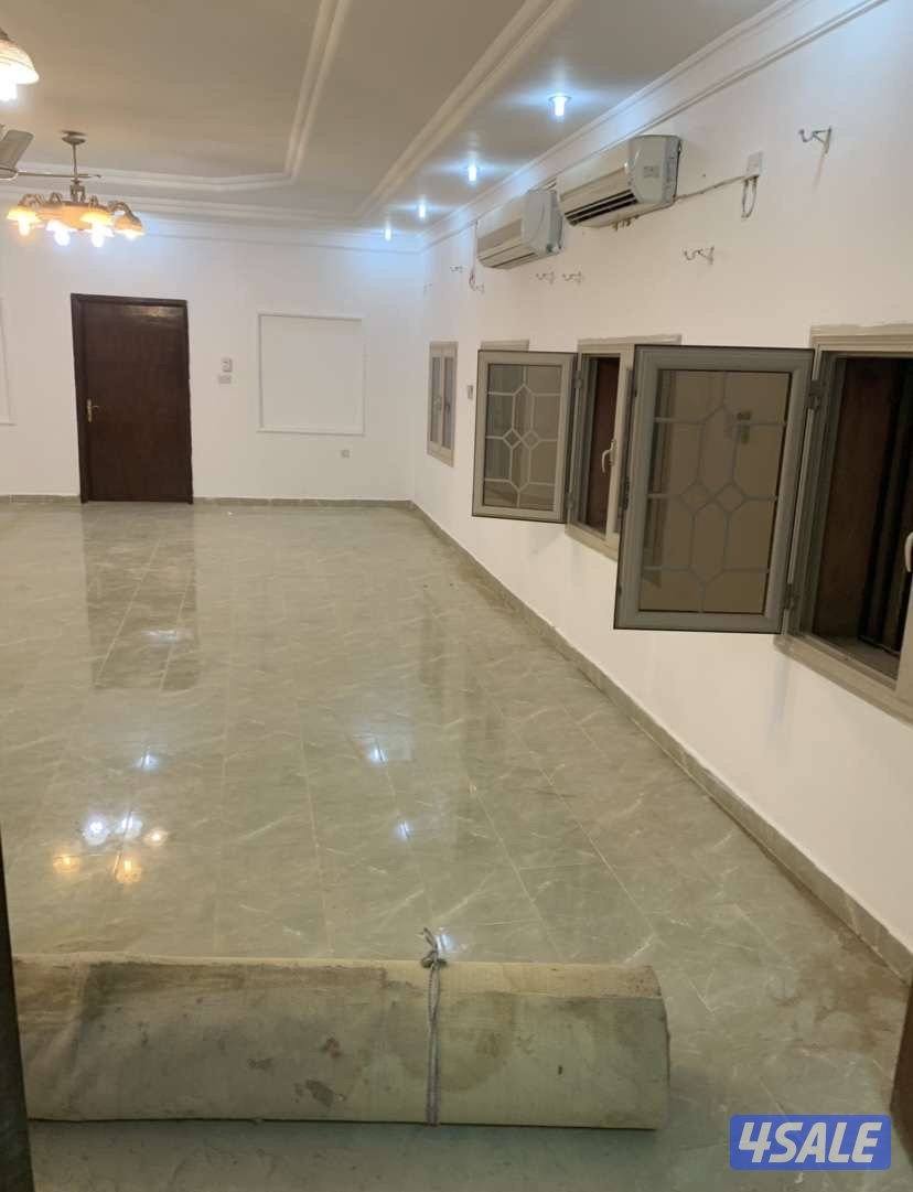 الايجار نص اسطبل الجهراء ديوانية ١٠+ ٦  ،، مقلط ،، غرفة حارس ،، مطبخ4