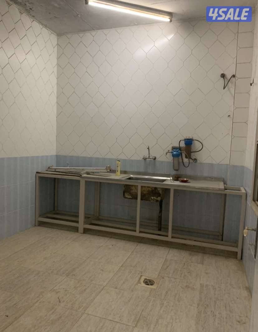 الايجار نص اسطبل الجهراء ديوانية ١٠+ ٦  ،، مقلط ،، غرفة حارس ،، مطبخ5