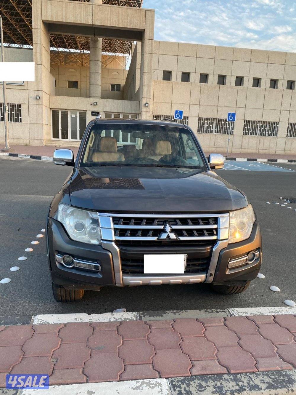 البيع باجيرو 2016  مكينه صغيره ماشي 354 الف صبغ الوكله مرفق معه الفحص4