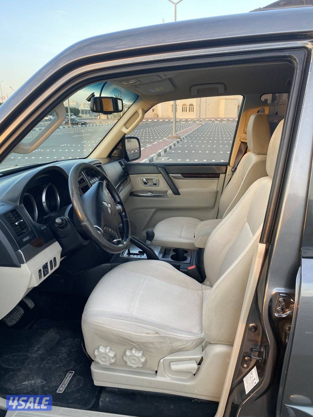 البيع باجيرو 2016  مكينه صغيره ماشي 354 الف صبغ الوكله مرفق معه الفحص5