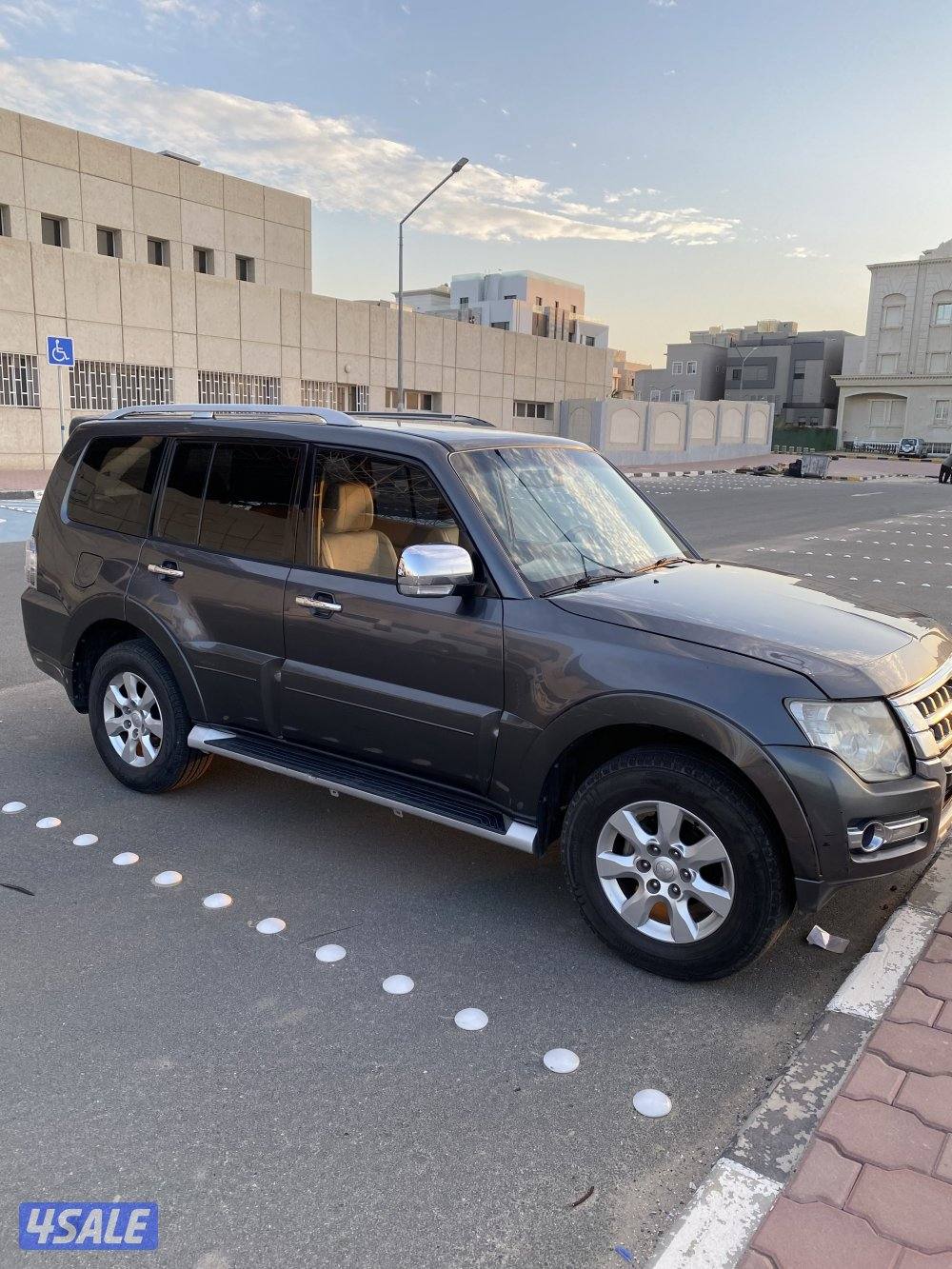 البيع باجيرو 2016  مكينه صغيره ماشي 354 الف صبغ الوكله مرفق معه الفحص9