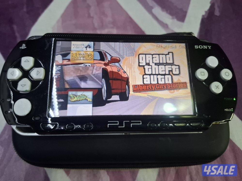 PSP SONY P1000 MODEL.BLACK & WHITE COLOR 8GB SD CARD WITH 50GAMES1