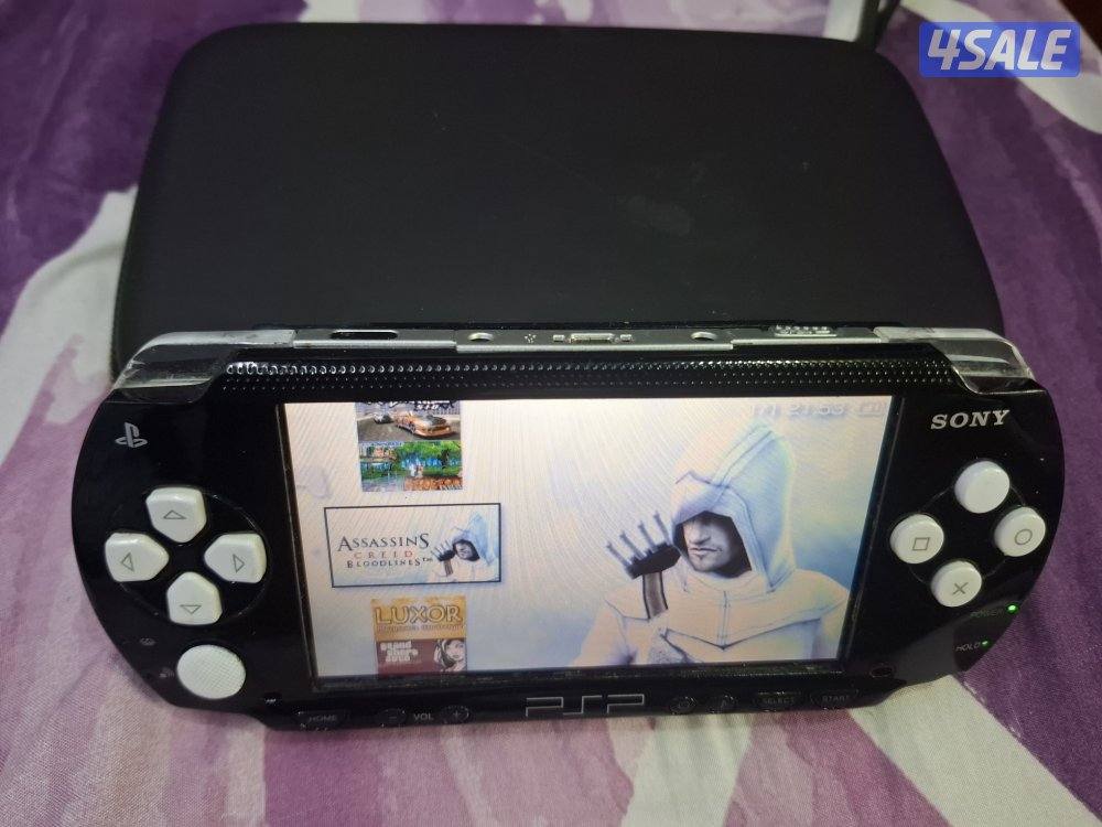 PSP SONY P1000 MODEL.BLACK & WHITE COLOR 8GB SD CARD WITH 50GAMES3