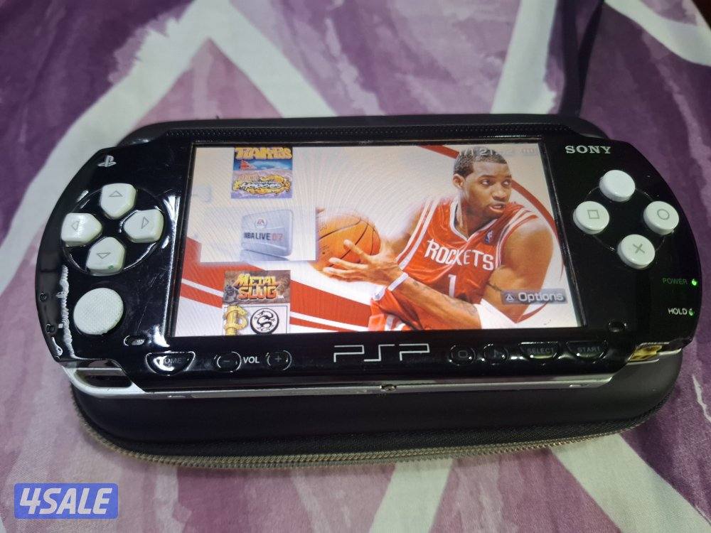 PSP SONY P1000 MODEL.BLACK & WHITE COLOR 8GB SD CARD WITH 50GAMES7