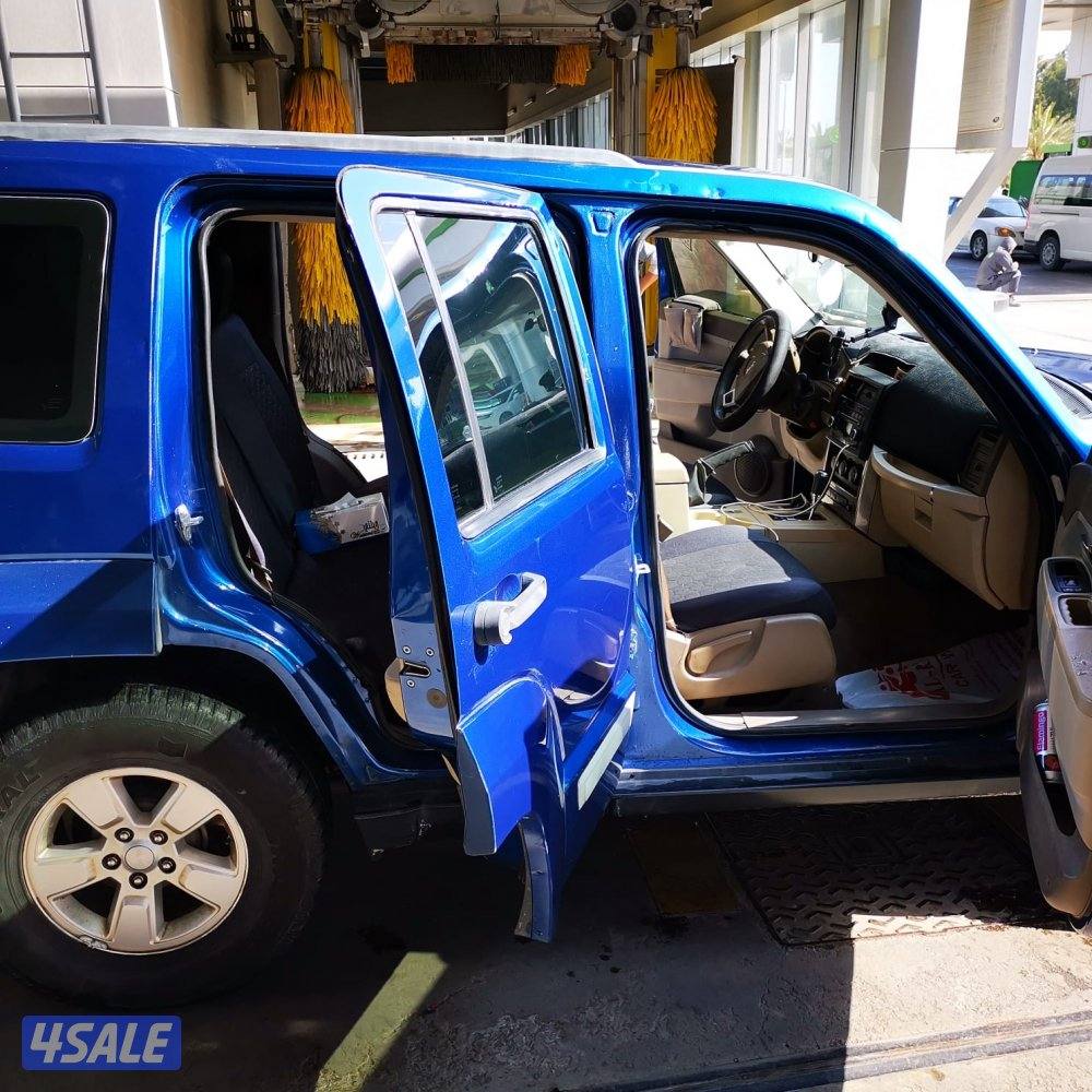 اللي يدور  النظيف شيروكي سبورت موديل 2010.8