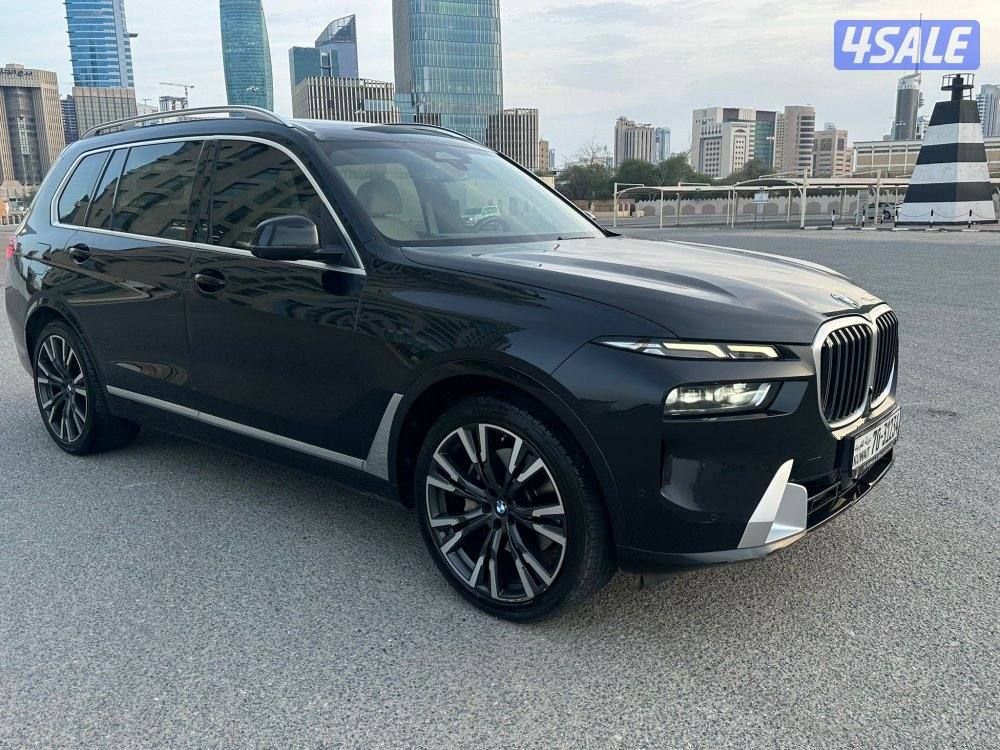 بي ام X7-موديل 2023–صبغ الوكالة- عداد 60 Km فقط1