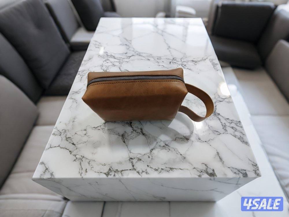 شنطة جلد طبيعي هاند ميد فاخرة بتصميم عملي أنيق (20×12×6 سم)0