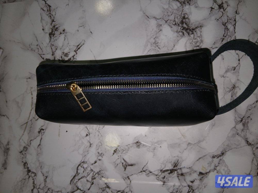 شنطة جلد طبيعي هاند ميد فاخرة بتصميم عملي أنيق (20×12×6 سم)1