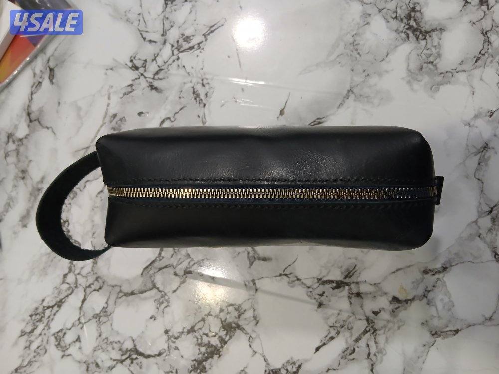 شنطة جلد طبيعي هاند ميد فاخرة بتصميم عملي أنيق (20×12×6 سم)2