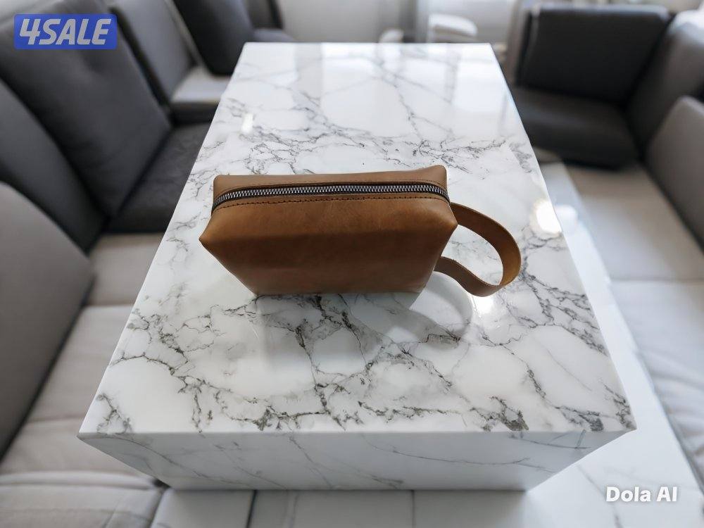 شنطة جلد طبيعي هاند ميد فاخرة بتصميم عملي أنيق (20×12×6 سم)3