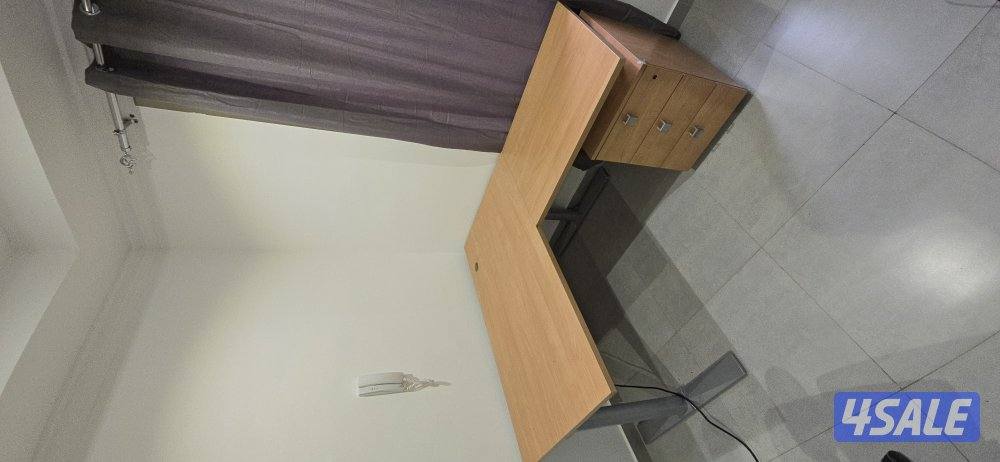 Spacious L-Shaped Office Desk with 3-Drawer Cabinet (Excellent Conditi1