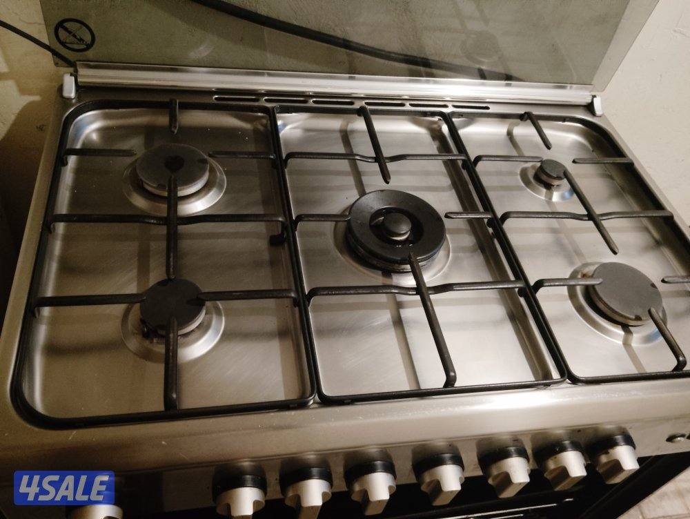 طباخ ايطالي ٥ شعله نضيف جدا شرط الفحص0