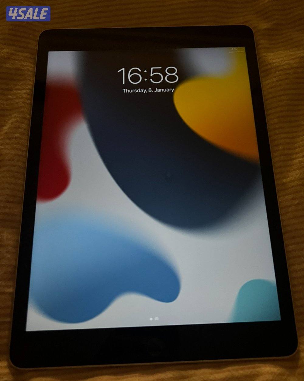 iPad 10.2 9th gen 256 GB like new (never changed the screen)0