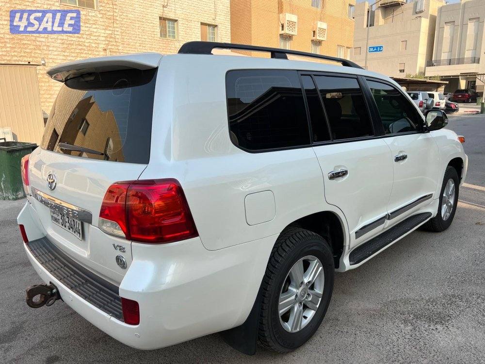 للبيع لاند كروزر موديل 2014  سيرفسات وكاله وقابل للمساومة0