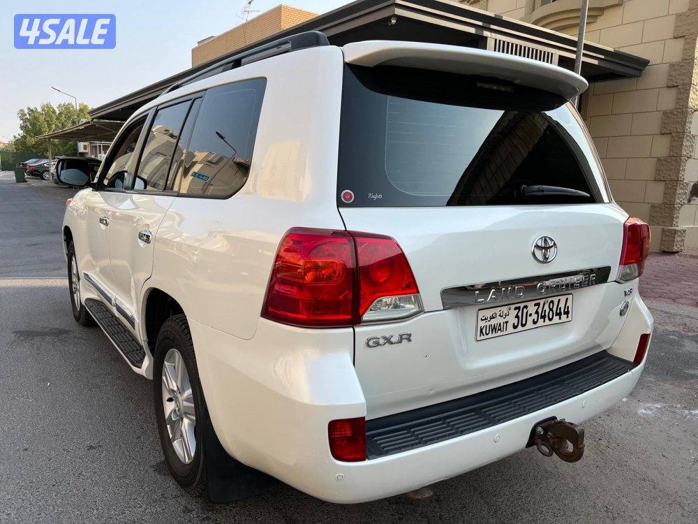 للبيع لاند كروزر موديل 2014  سيرفسات وكاله وقابل للمساومة2